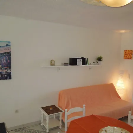 아파트 Tropical, Fantastic Close To The With Pool, Sea-view, Wifi, Sat-tv 아로나