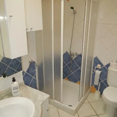 Tropical, Fantastic Close To The With Pool, Sea-view, Wifi, Sat-tv דירה